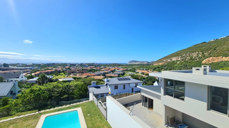 7 Bedroom Property for Sale in Whale Rock Western Cape